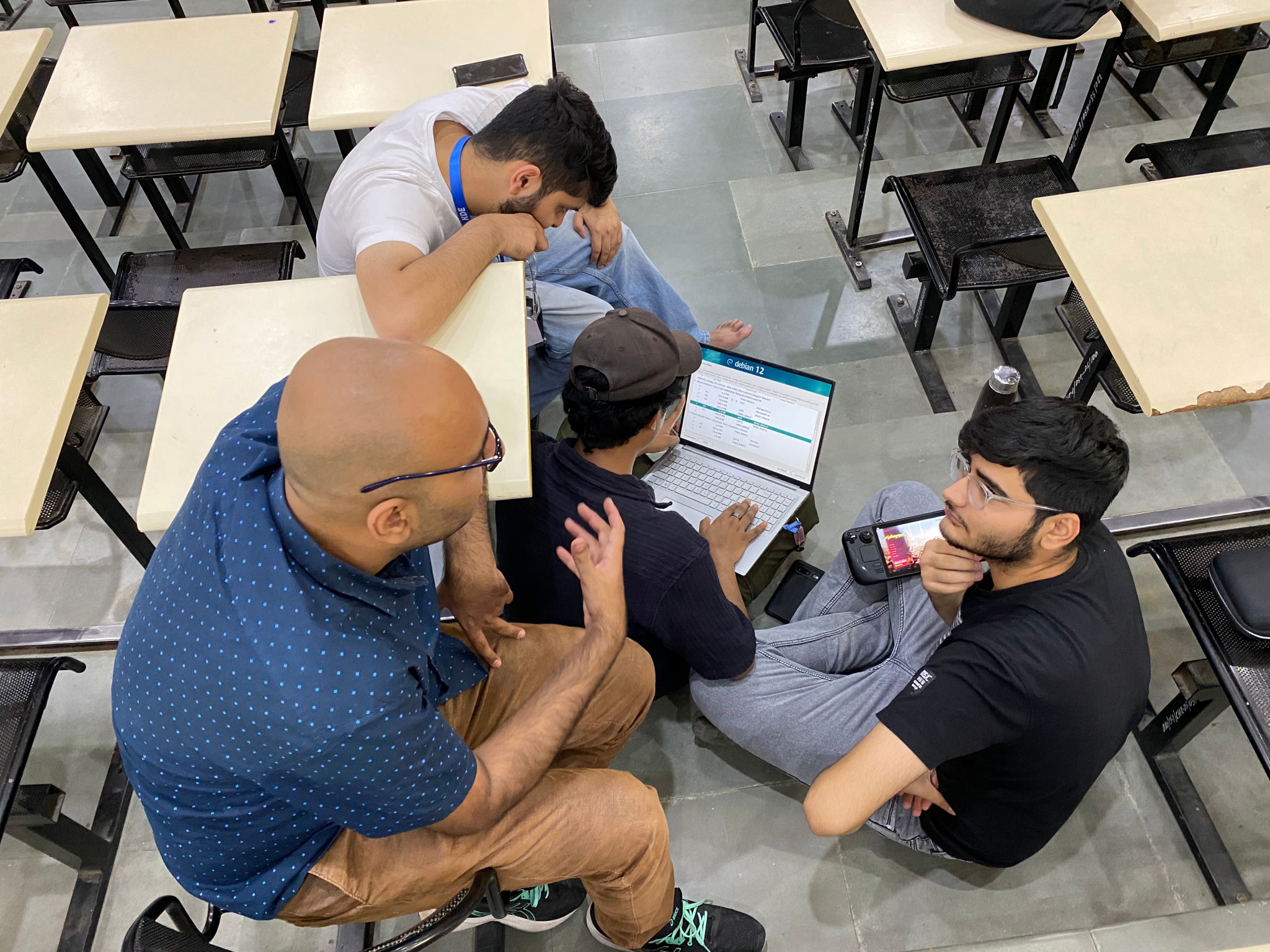 How many devs are needed to install Linux