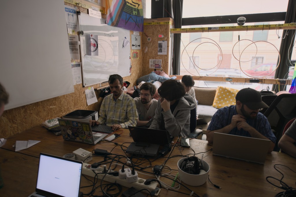 Plasma Mobile developers hacking at realraum